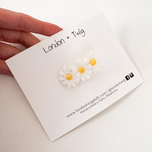 White Daisy Alligator Clip (single)